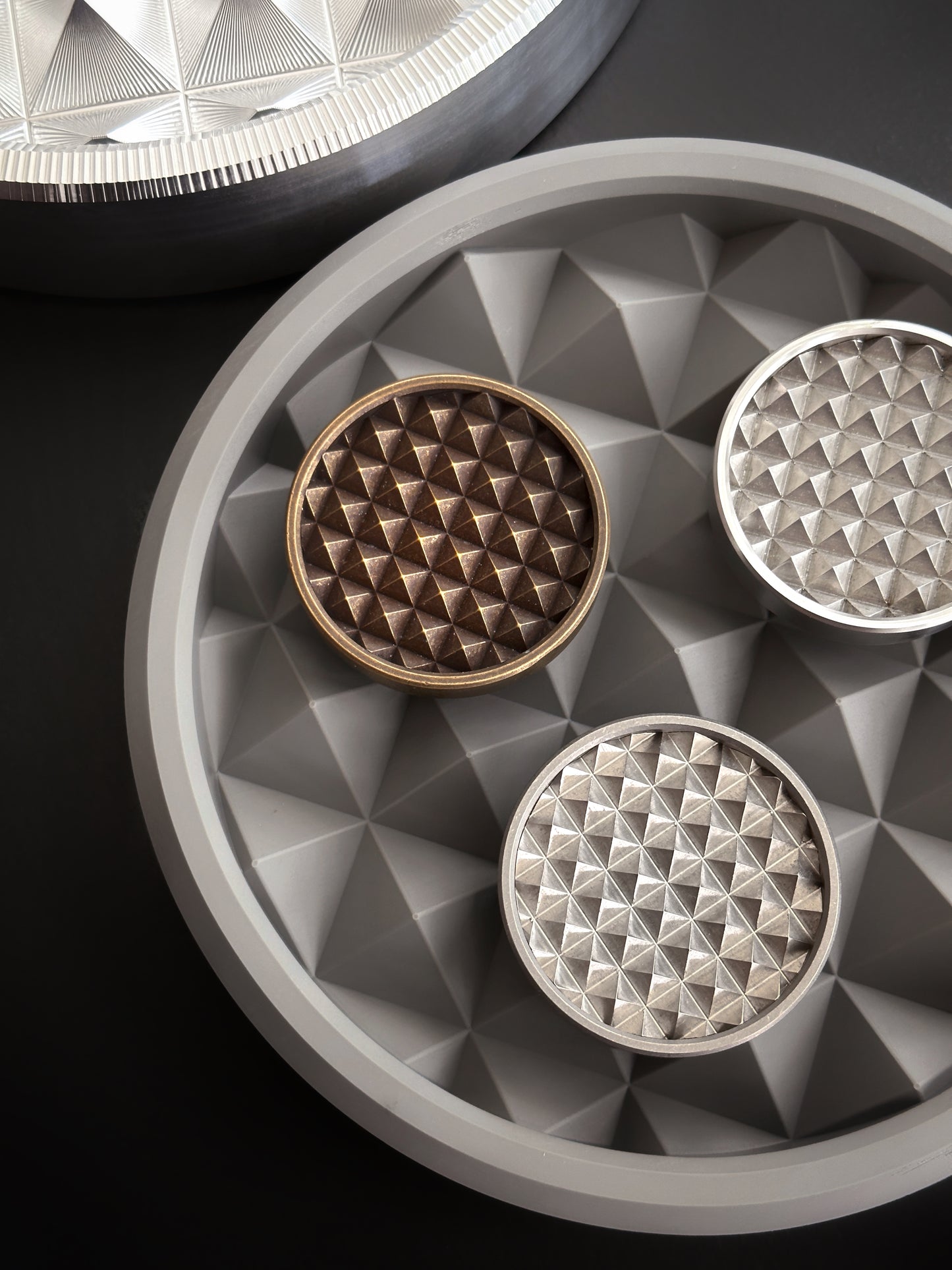 Round Curator Tray