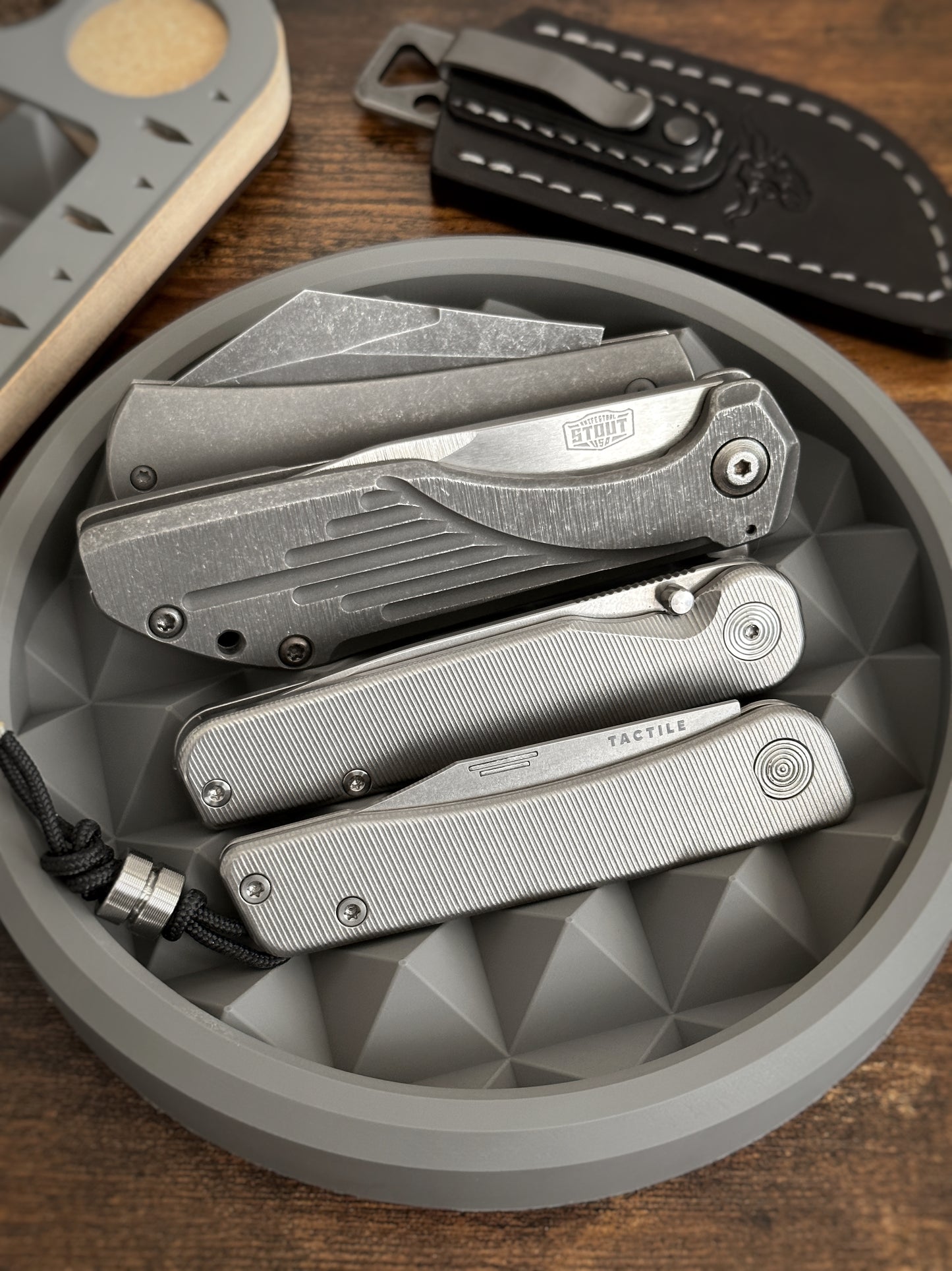 Round Curator Tray